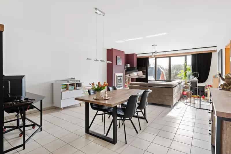 Ruim 3-slaapkamerappartement te koop Wommelgem