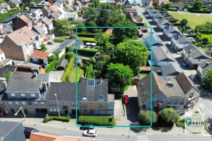 Huis Te Koop Landegem: Ruime Eigendom met Parktuin