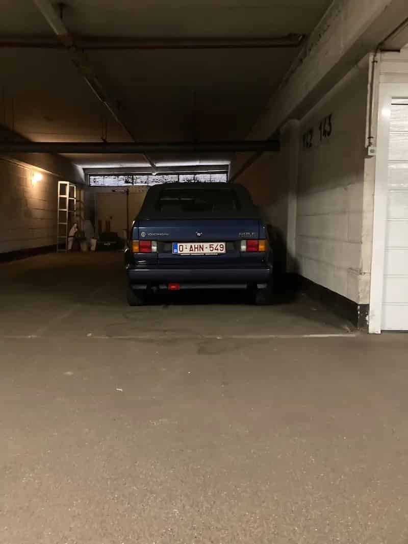 Garagebox te koop: Dubbele staanplaats voor twee auto's