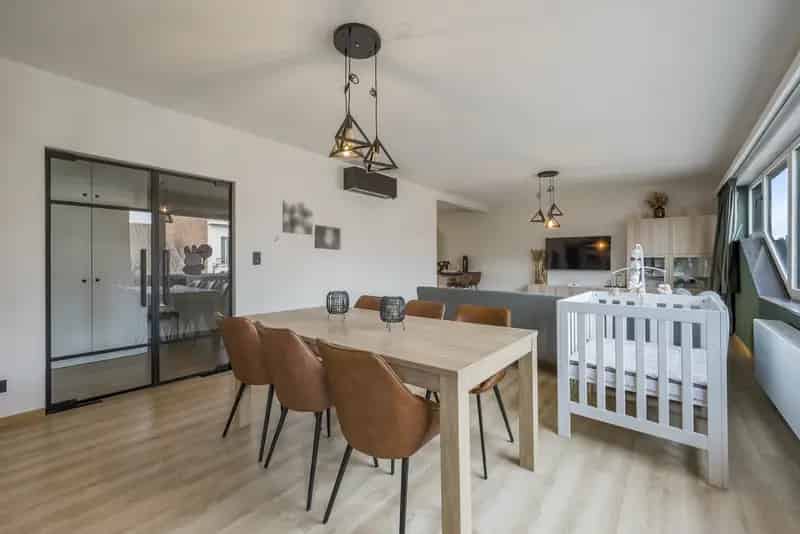 Gerenoveerd 3-slaapkamerappartement Buggenhout met Garage