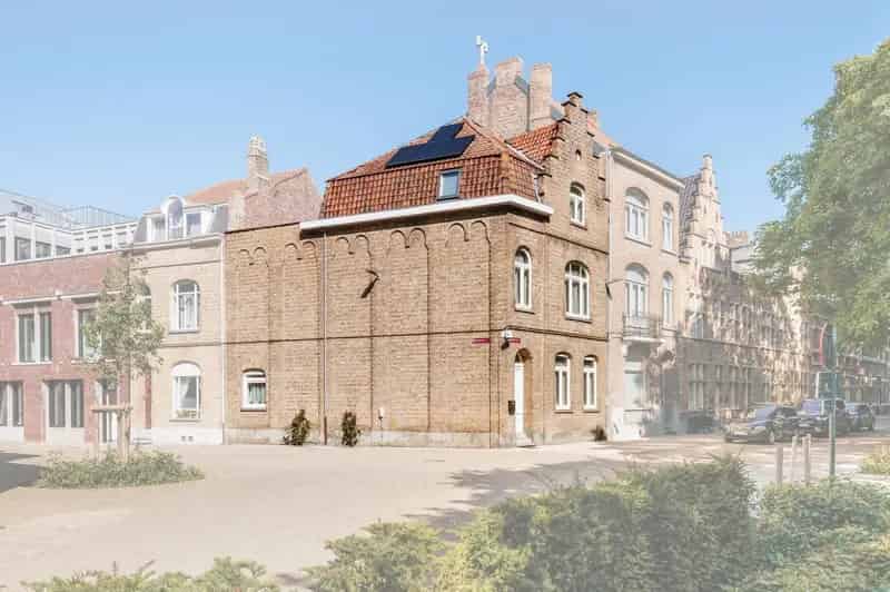 Authentieke Hoekwoning 3 Kamers Ieper Centrum
