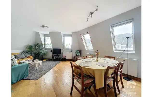 Huur 2 slaapkamer appartement van 100 m² in Brussels