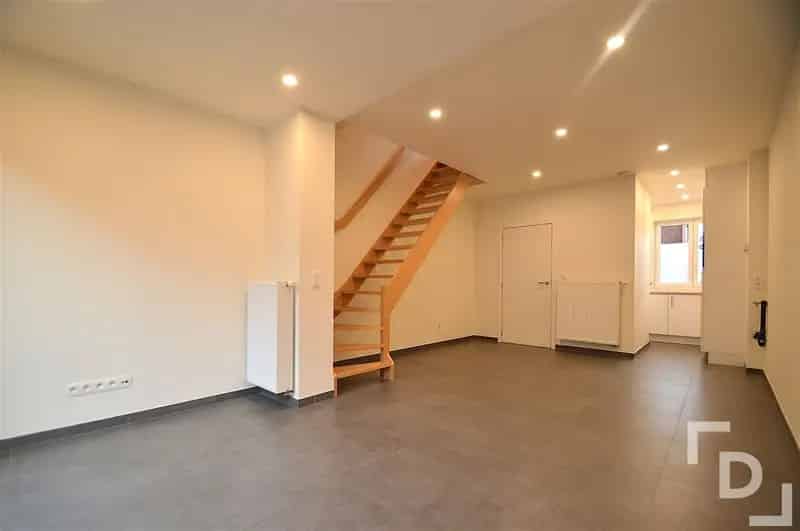 Gerenoveerde woning met terras te huur Ieper