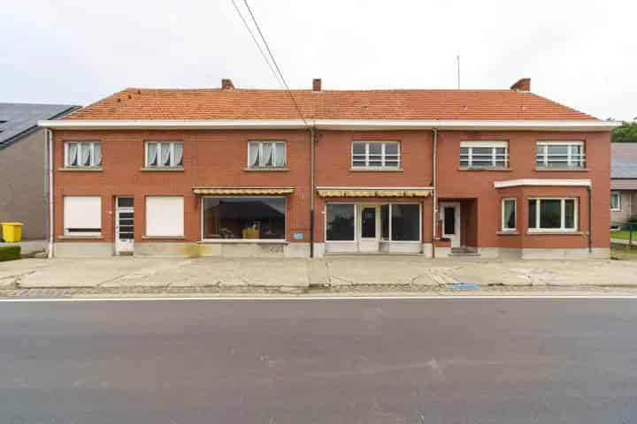Te renoveren handelswoning met 5 slaapkamers en 103m² handelsruimte