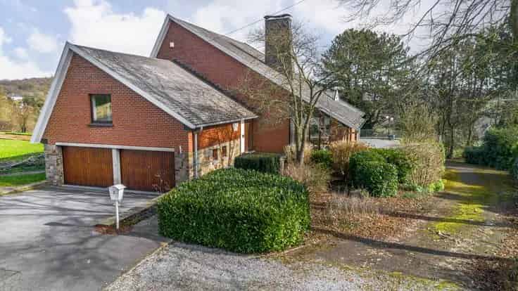 Villa Te Koop: Gelijkvloers en Verdieping