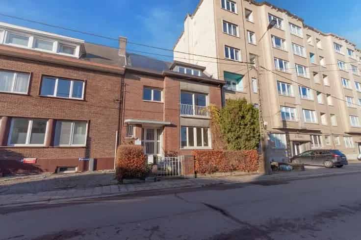 Appartementsblok Te Koop Ruime Slaapkamers Kelder
