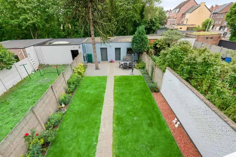 Huis te huur: Polyvalente woonst met tuin en 2 garages