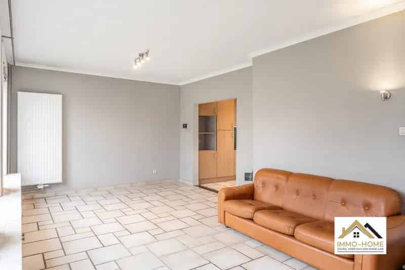 Huis te koop Lokeren: Ruime halfopen bebouwing met oprit