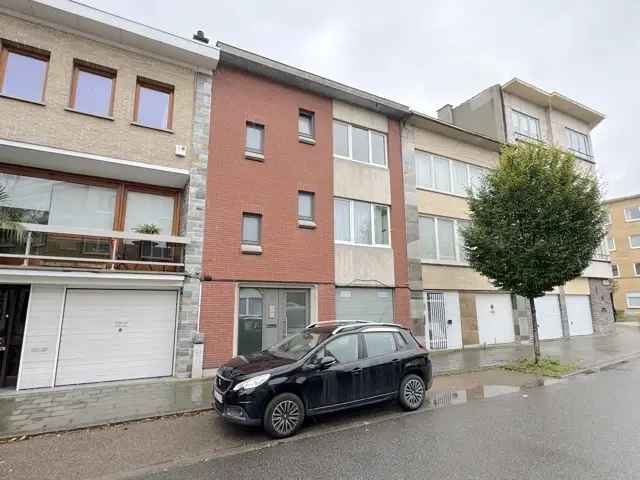 Huis te koop in Woluwe-Saint-Lambert met tuin en garage