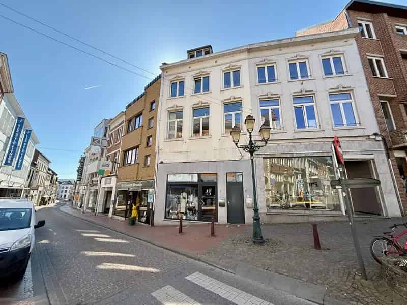 Handelspand met Appartement te Koop - 220m² - EPC B
