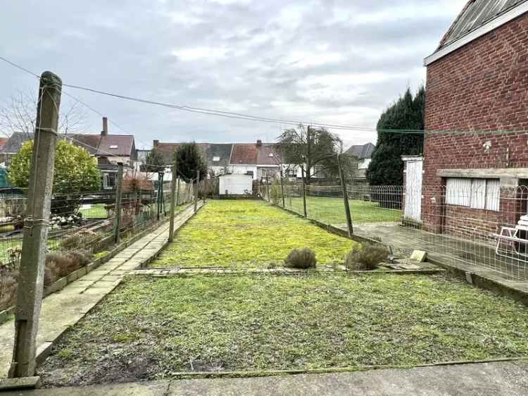 Te renoveren burgerwoning met tuin nabij centrum