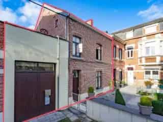 Huis te koop Saint-Servais - 4 slaapkamers, garage, zonnepanelen