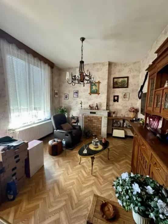 Huis Te Koop Nabij Winkels Te Renoveren