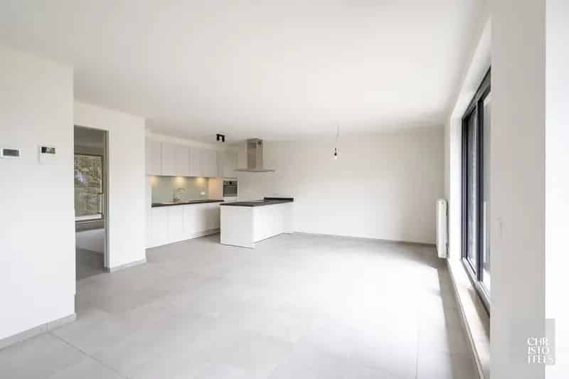 Ruim 2 Slaapkamer Appartement te Huur Lanaken 109m2 Garage