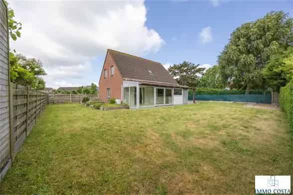 Huis te koop: te renoveren woning nabij zee