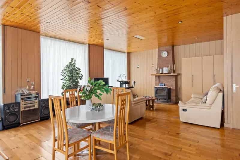 Te renoveren woning Sint Niklaas grote tuin garage