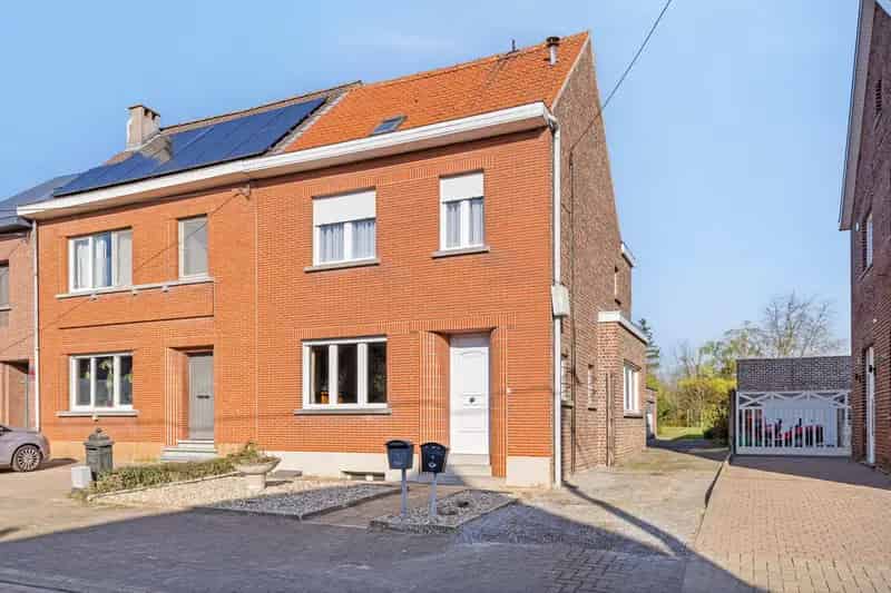 Gezinswoning 4 slaapkamers 2 badkamers garage tuin