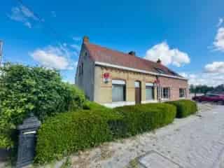 Halfopen woning te renoveren Westrozebeke