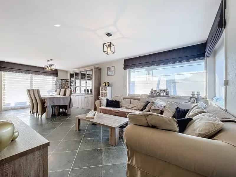 Rustig gelegen woning 3 slaapkamers garage tuin 475m²