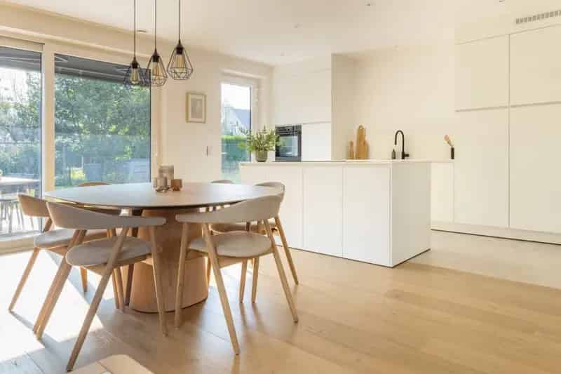 Halfopen nieuwbouwwoning 3 slaapkamers 444m2