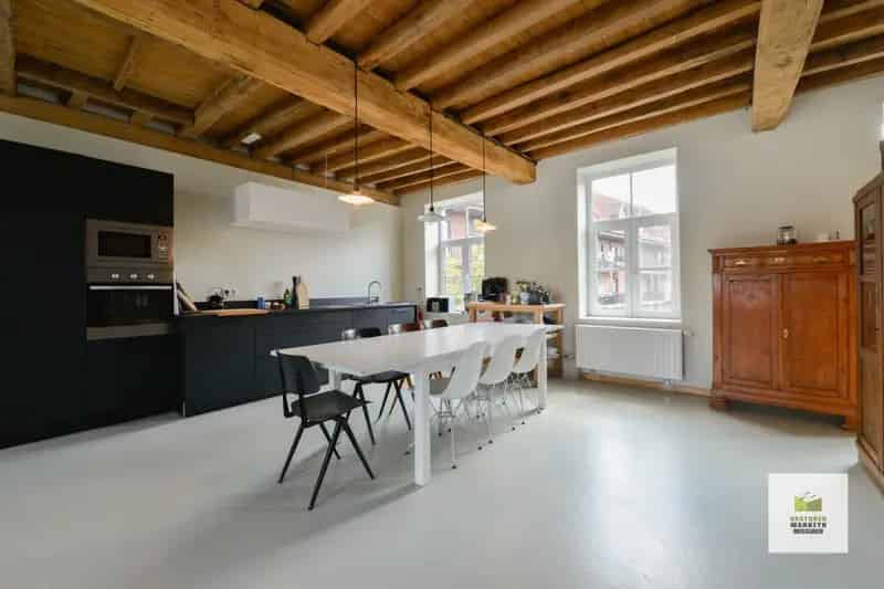 Gerenoveerd Handelspand met Ruime Woning en Stadstuin Roeselare