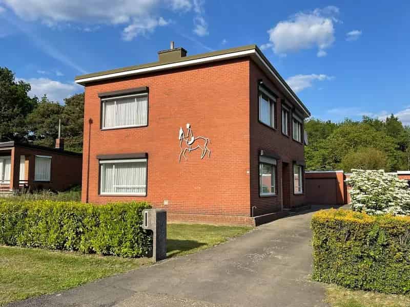 Ruime woning te Genk 4 slaapkamers grote tuin