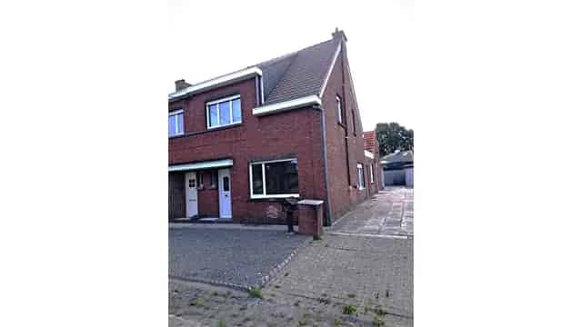 Huis te huur: Halfopen bebouwing met terras en berging