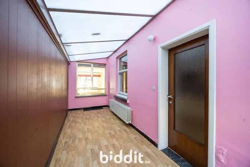 OP TE FRISSEN WONING Nabij Scholen en Openbaar Vervoer