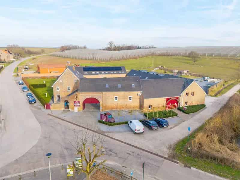 Vierkantshoeve te koop Heers: 1900m2 met wellness en B&B