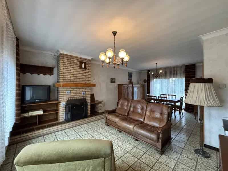 Huis te huur Leopoldsburg: 3 slaapkamers, renovatieproject