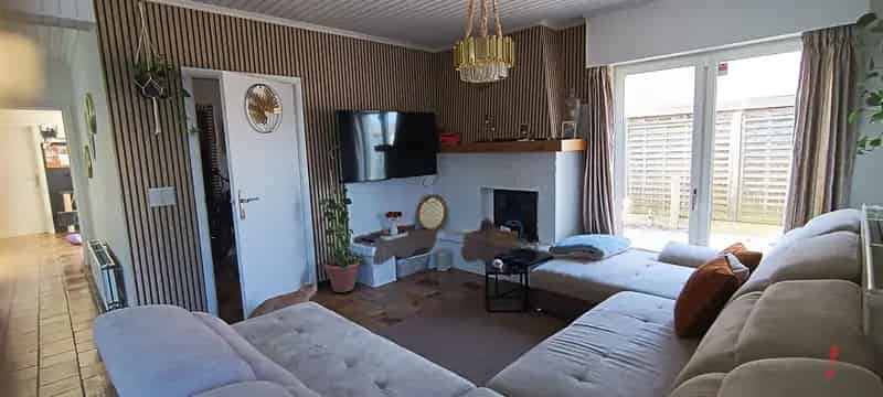 Gezinswoning te koop met garage en tuin