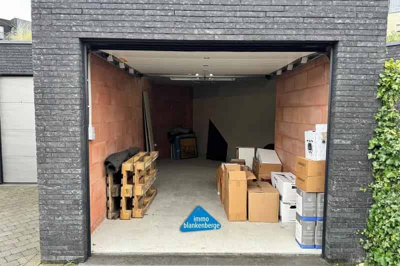 Ruime Garagebox in Afgesloten Complex