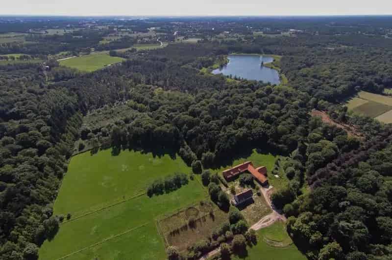 Villa Te Grobbendonk: Polyvalent Gebouw met Atelier, Woning en Kantoren