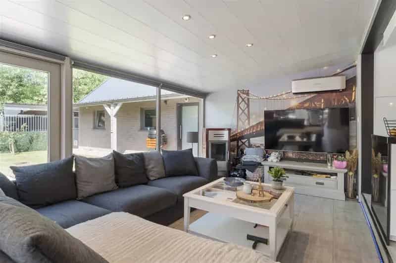 Ruime gezinswoning 6 slaapkamers Hasselt zwembad tuin