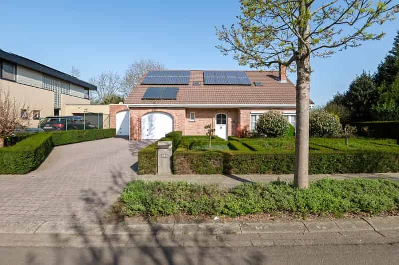 Huis te huur Kalmthout: Ruime villa met veranda en tuin