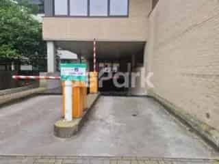 Parking te Huur Berchem Nabij Sint-Willibrorduskerk