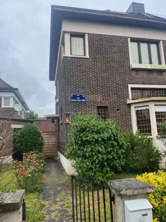 Huis Te Koop Nabij Centrum - 3 slaapkamers, tuin en garage