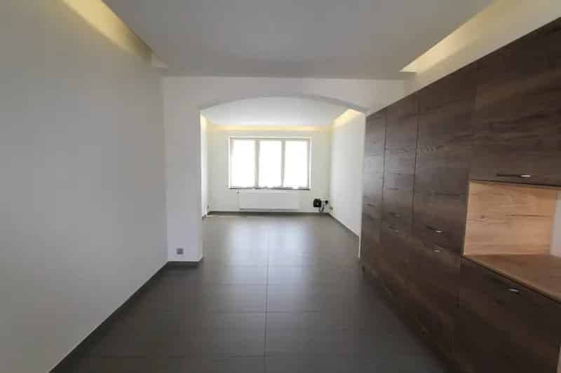 Mooi Vernieuwde Woning Met Tuin