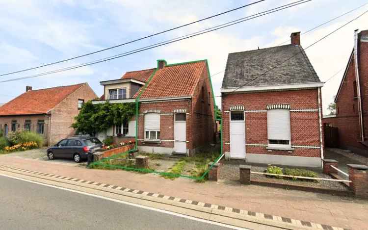 Te koop totaal te renoveren woning met tuin in Oelegem