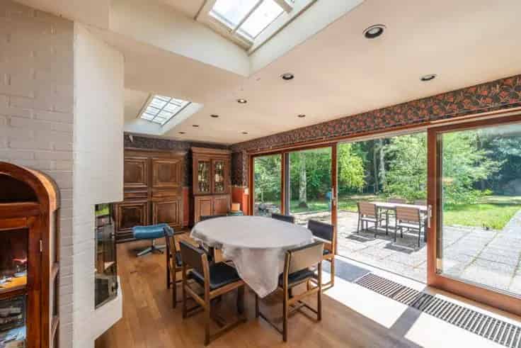 Te renoveren villa 570m² met zwembad en 6 slaapkamers