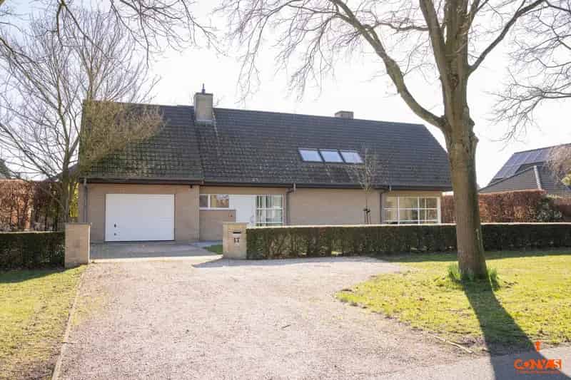 Lichtrijke Villa te Koop met Tuin en Uitzicht op Water