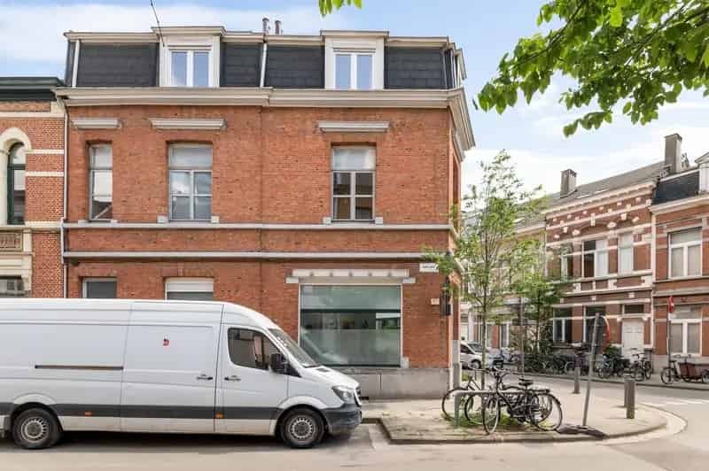 Neoclassicistisch hoekpand op topligging nabij het Zuid