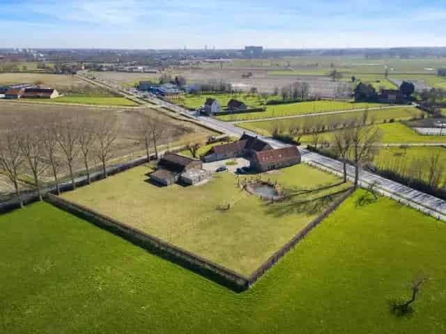 Huis te koop Brugge: Ruime woning 7482m²
