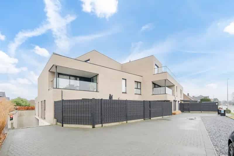 Penthouse 3 slaapkamers Lommel - Ruim terras - 2 autostaanplaatsen