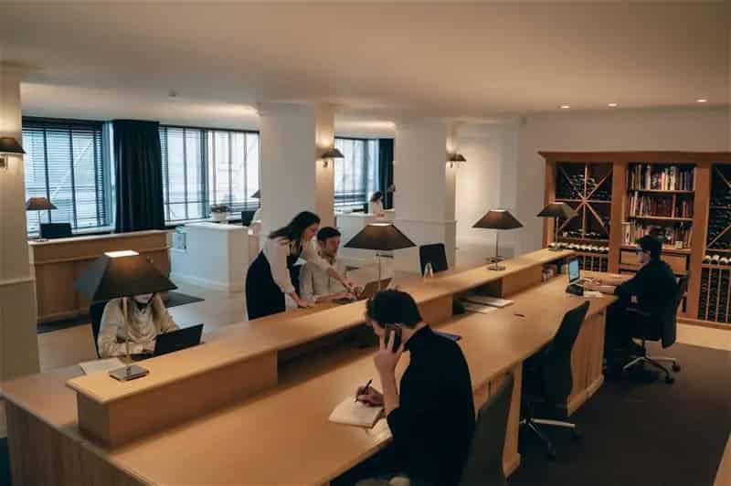 Kantoorruimte 447m² te Huur