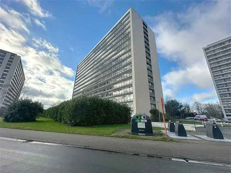 Te koop appartement met wijds uitzicht aan rand van de stad