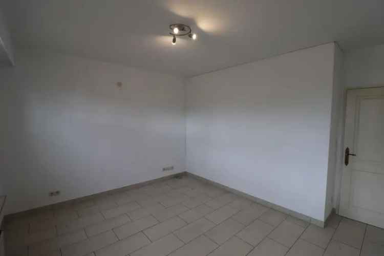 Ruime villa te koop met garage en tuin