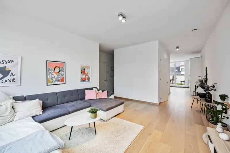 Appartementsgebouw te Oud Berchem 3 units Handelsruimte 386m2