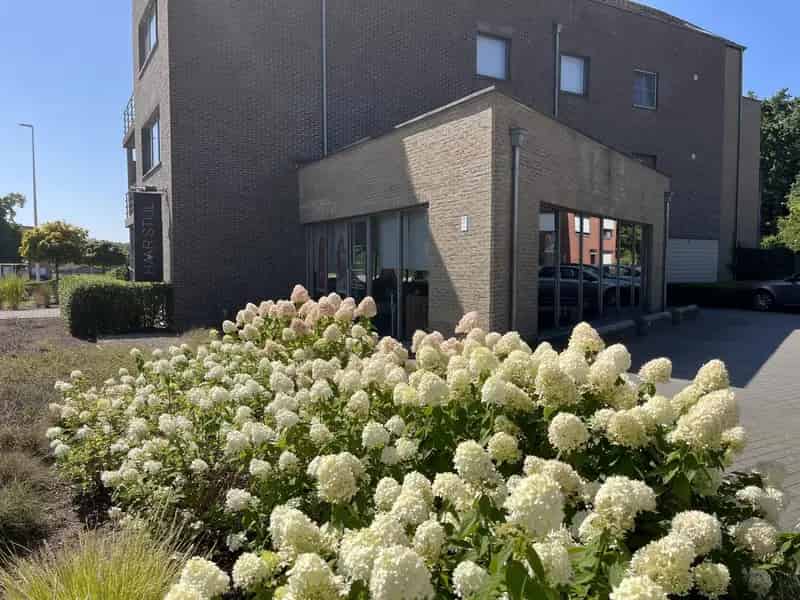 Handelspand met Appartement te Koop
