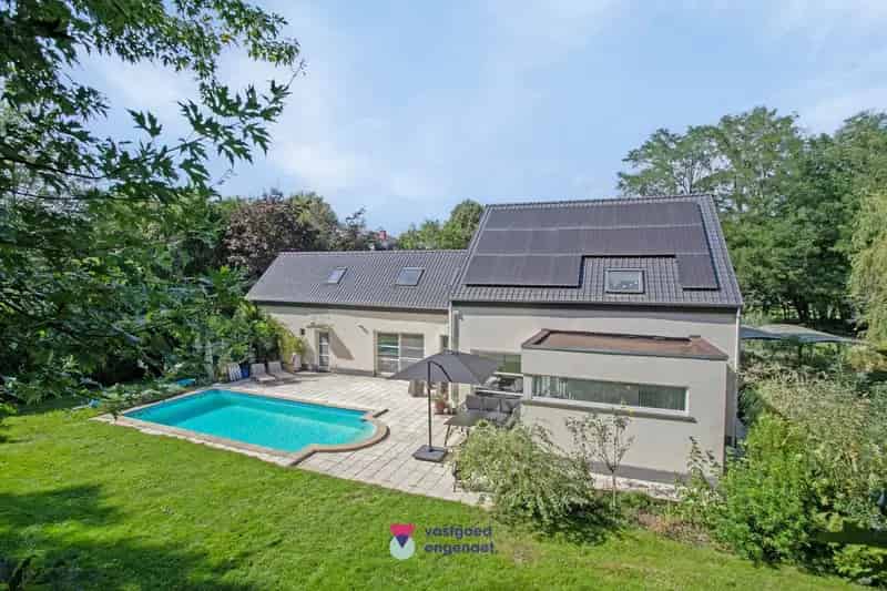 Te koop: Unieke en Rustig Gelegen Villa in Evergem